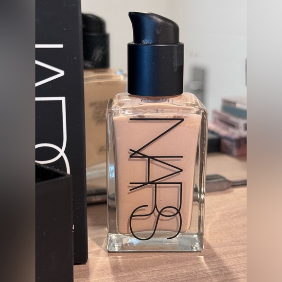 NARS light reflecting foundation in Mont Blanc (only used once) - Picture 2 of 2